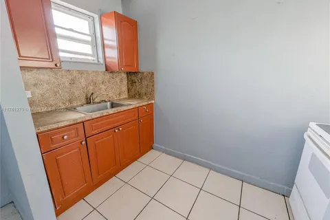 1736 NW 19th St # 9, Miami FL 33125