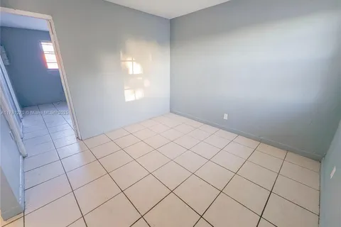 1736 NW 19th St # 9, Miami FL 33125