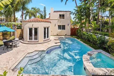 4951 Cherokee Ave, Miami Beach FL 33140