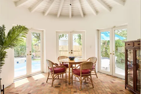 4951 Cherokee Ave, Miami Beach FL 33140