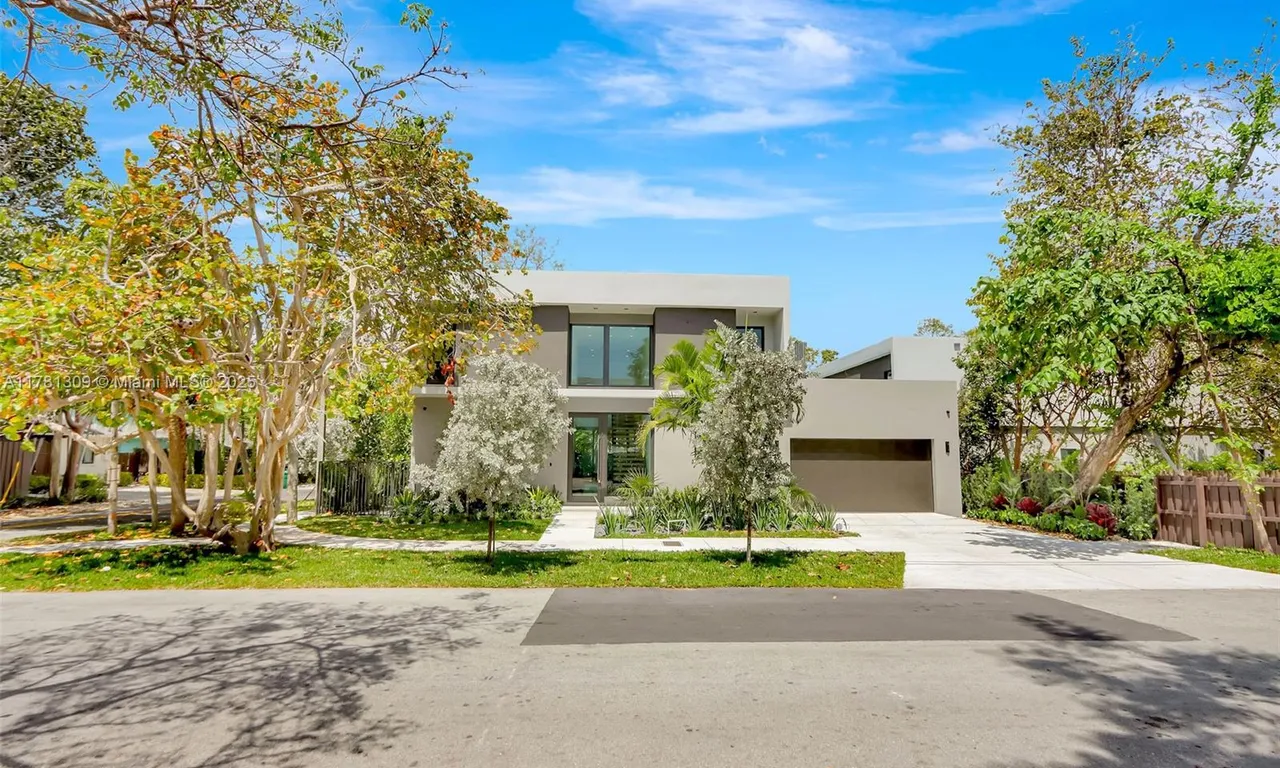 2851 W 2851 W Trade Ave, Miami FL 33133
