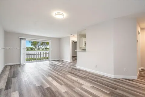 3433 NW 44th St # 102, Oakland Park FL 33309