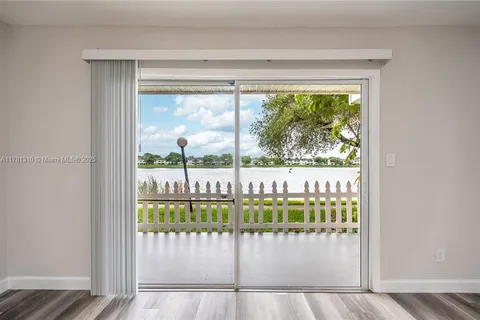 3433 NW 44th St # 102, Oakland Park FL 33309