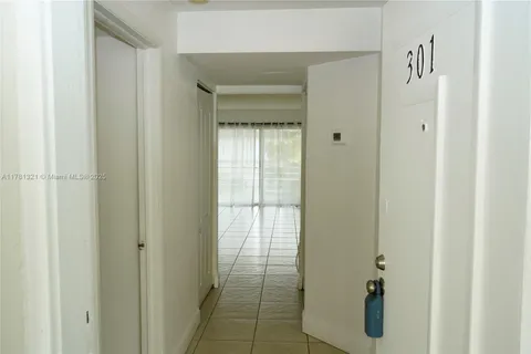 4215 N University Dr # 301, Sunrise FL 33351