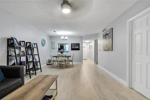 3777 NW 78th Ave # 15A, Davie FL 33024