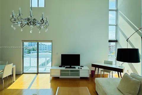 7728 Collins Ave # 17, Miami Beach FL 33141