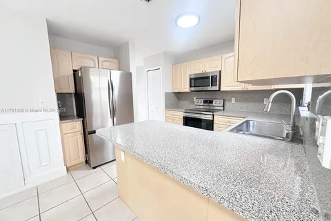 203 Maple Ter # 203, Davie FL 33325