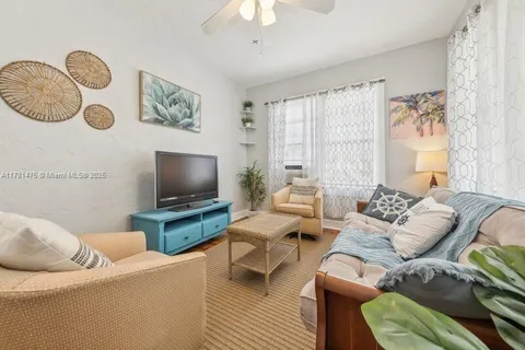 721 N H St, Lake Worth FL 33460