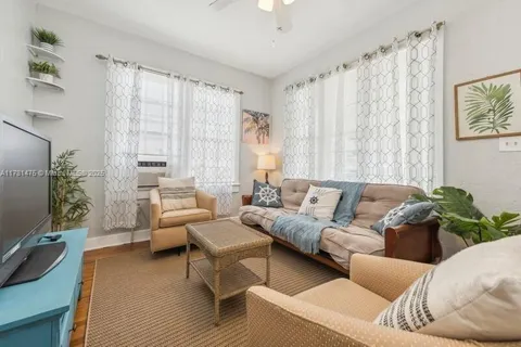 721 N H St, Lake Worth FL 33460