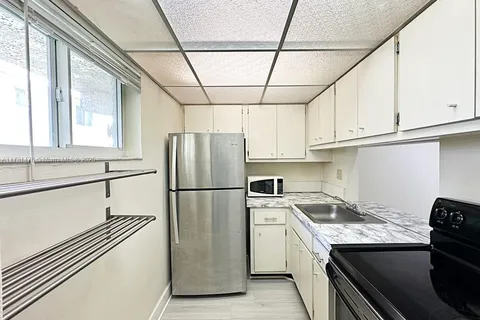 8601 SW 68 CT # 5, Pinecrest FL 33143
