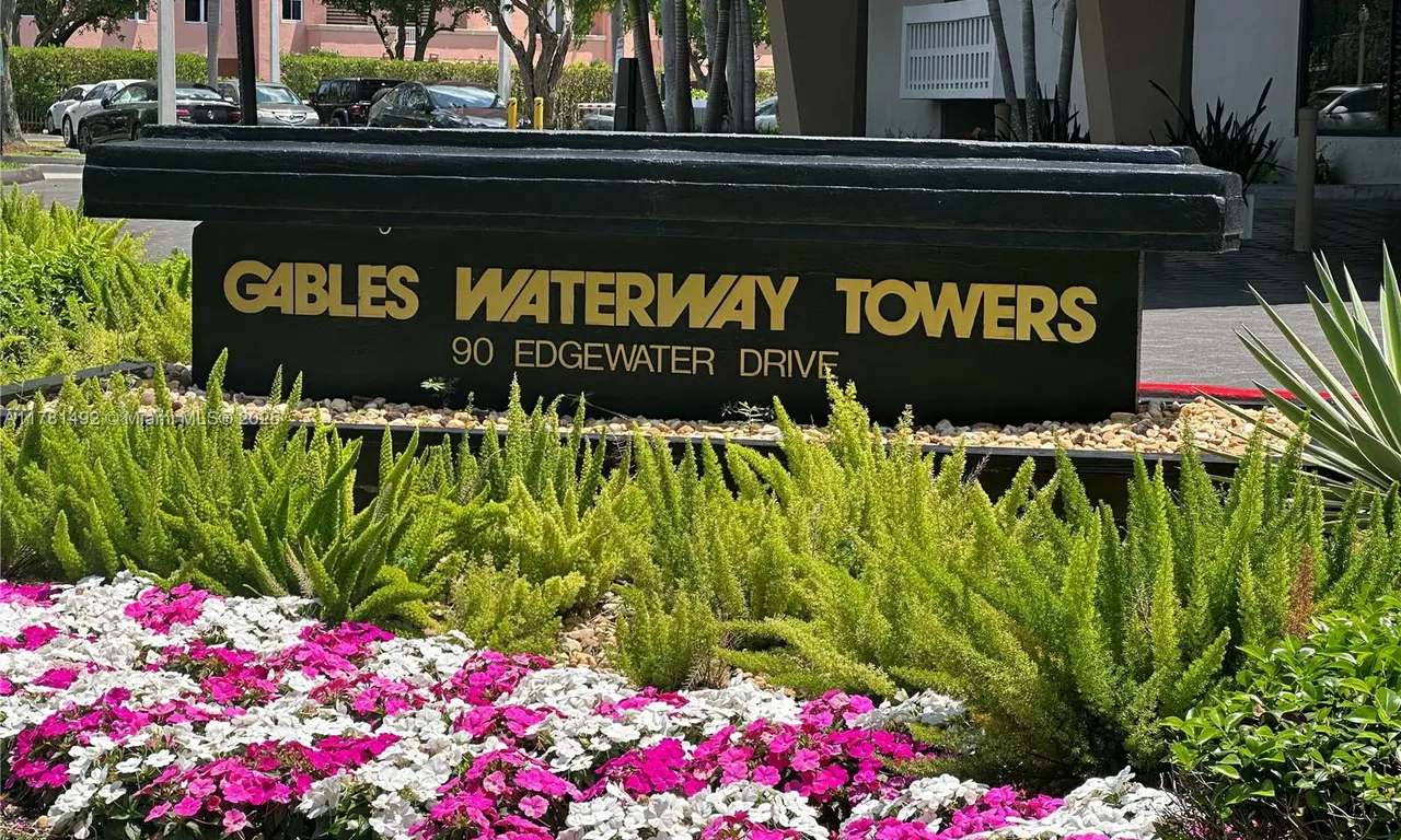90 Edgewater Dr # 219, Coral Gables FL 33133