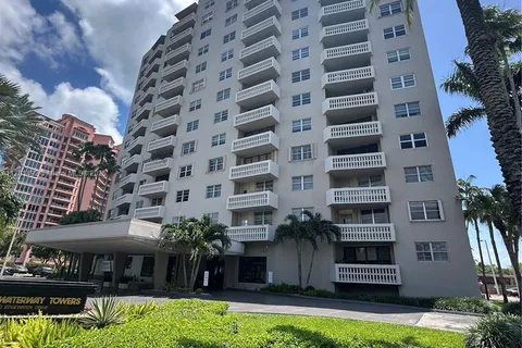 90 Edgewater Dr # 219, Coral Gables FL 33133