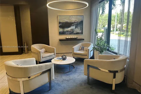 90 Edgewater Dr # 219, Coral Gables FL 33133