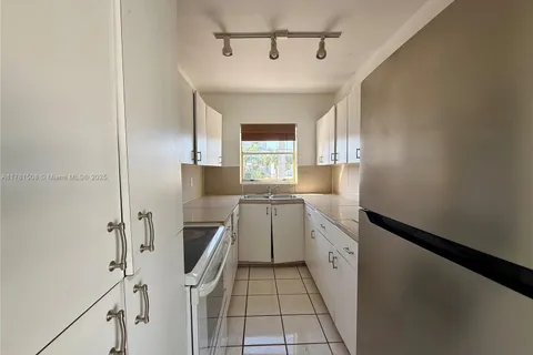 7271 Gary Ave # 7, Miami Beach FL 33141