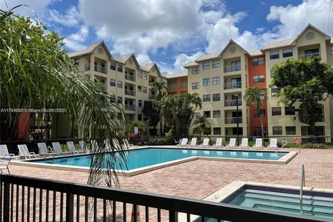 8225 Lake Dr # 302, Doral FL 33166