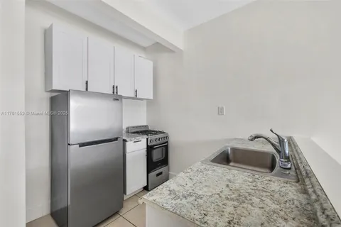 8135 Crespi Blvd # 4, Miami Beach FL 33141