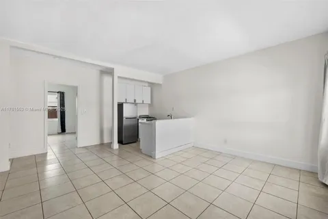 8135 Crespi Blvd # 4, Miami Beach FL 33141