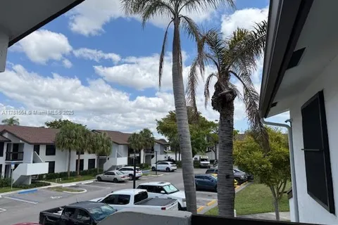 207 Lake Pointe Dr # 201, Oakland Park FL 33309