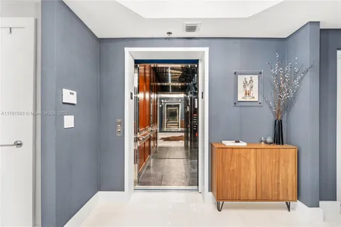 217 Hendricks Isle # 401, Fort Lauderdale FL 33301