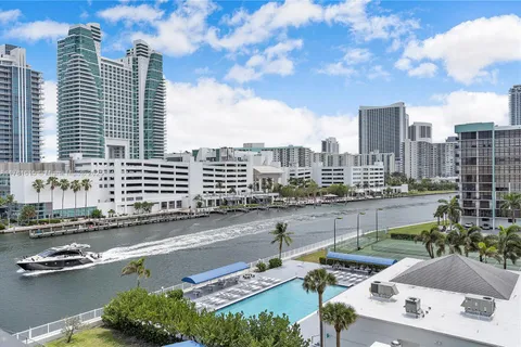 600 Parkview Dr # 625, Hallandale Beach FL 33009