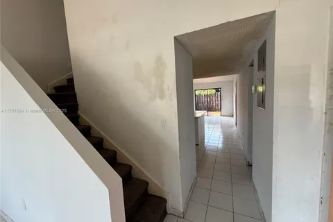 9058 NW 115th St, Hialeah Gardens FL 33018