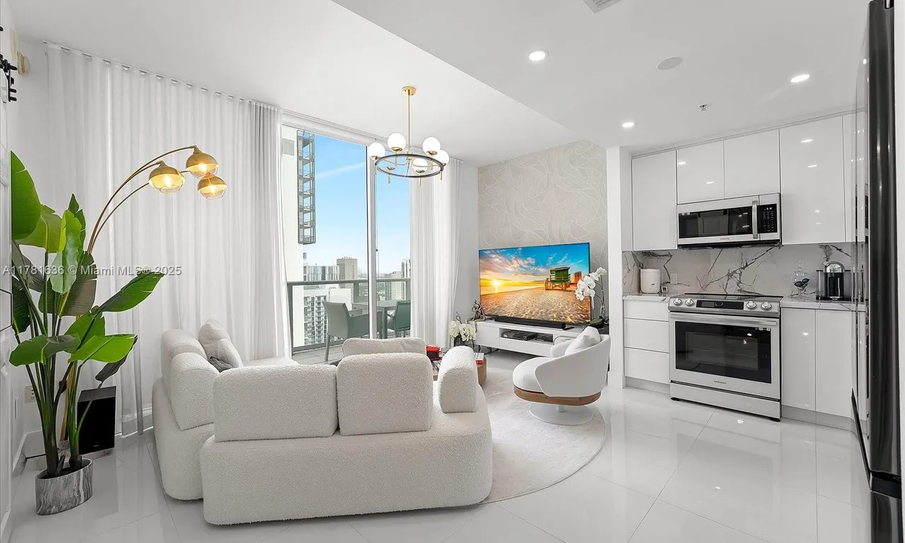 300 S Biscayne Blvd # 3709, Miami FL 33131