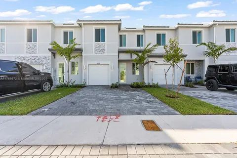 628 SE 13th St Cir, Homestead FL 33034