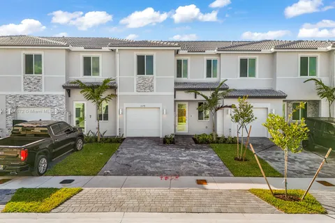 628 SE 13th St Cir, Homestead FL 33034