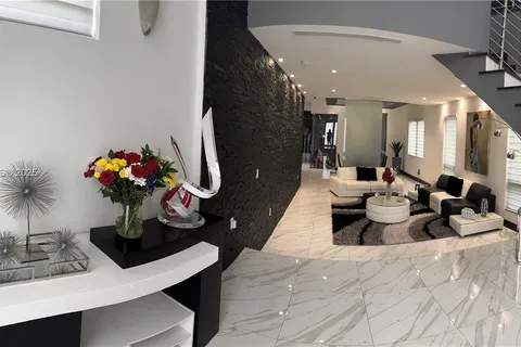 8272 NW 33rd Ter, Doral FL 33122