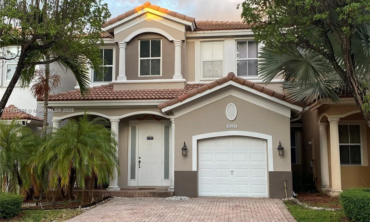 8551 NW 108th Ct, Doral FL 33178