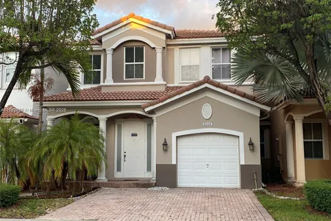 8551 NW 108th Ct, Doral FL 33178