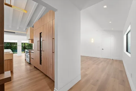 325 Gulf Rd, Key Biscayne FL 33149