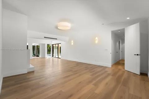 325 Gulf Rd, Key Biscayne FL 33149