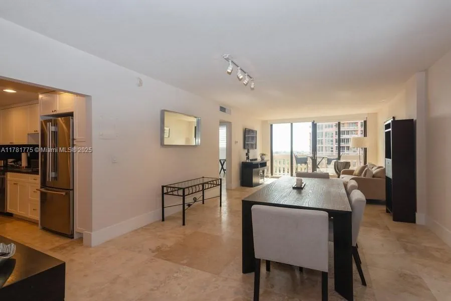 90 E Edgewater Dr # 806, Coral Gables FL 33133