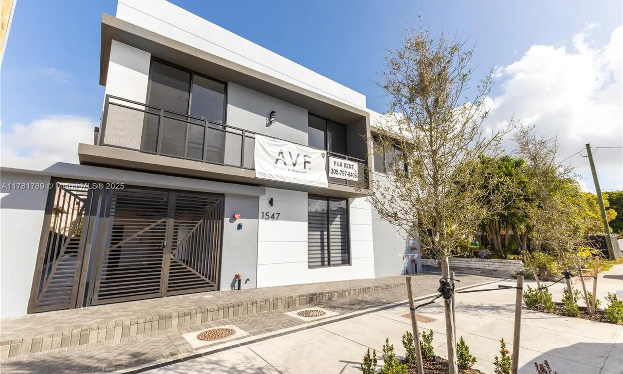 1547 NW 2nd St # 203, Miami FL 33125