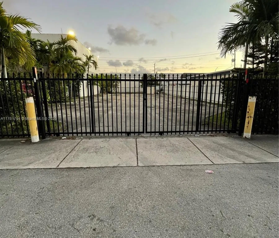 44 NW 168 St, North Miami Beach FL 33162