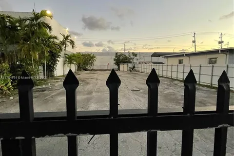 44 NW 168 St, North Miami Beach FL 33162