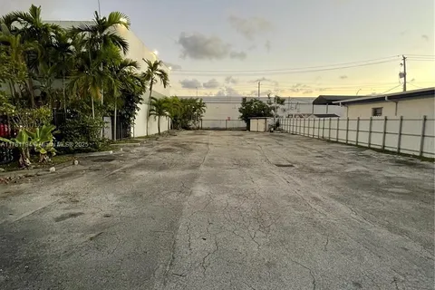 44 NW 168 St, North Miami Beach FL 33162
