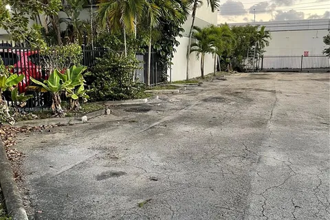 44 NW 168 St, North Miami Beach FL 33162
