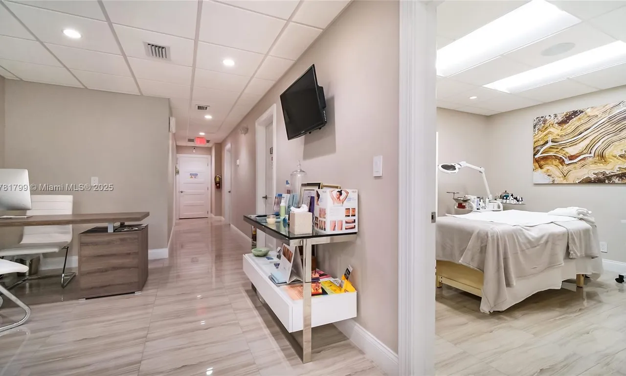 201 N University Dr # 14, Plantation FL 33324