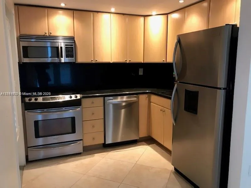 2545 S Bayshore Dr # 208, Miami FL 33133
