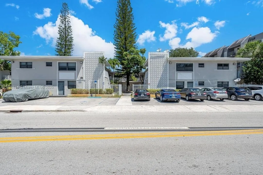 1525 NE 135th St # 4, North Miami FL 33161