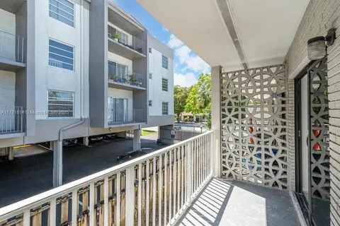 1525 NE 135th St # 4, North Miami FL 33161