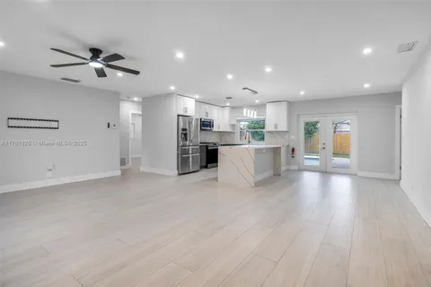 1520 NE 52nd St, Fort Lauderdale FL 33334