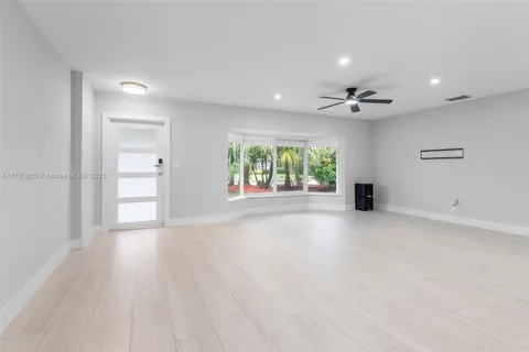 1520 NE 52nd St, Fort Lauderdale FL 33334