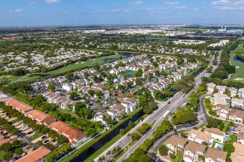 4861 NW 97th Ct # 383, Doral FL 33178