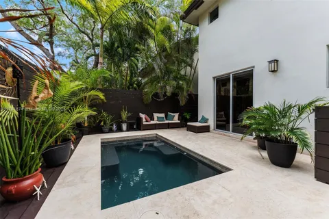 2993 Ruth St # 2993, Miami FL 33133