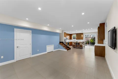 2993 Ruth St # 2993, Miami FL 33133