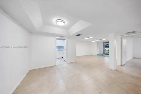 3750 Inverrary Dr # 1N, Lauderhill FL 33319