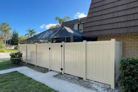 6902 69th Way, West Palm Beach FL 33407